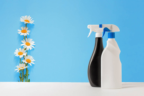 eco cleaning products, window cleaner, herbal extract, cleaning spray, free space for text - 写真・画像