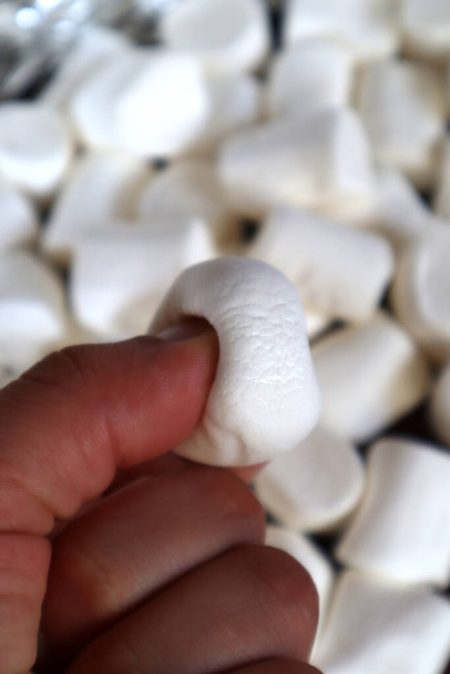 Veel witte marshmallows. - Foto, afbeelding