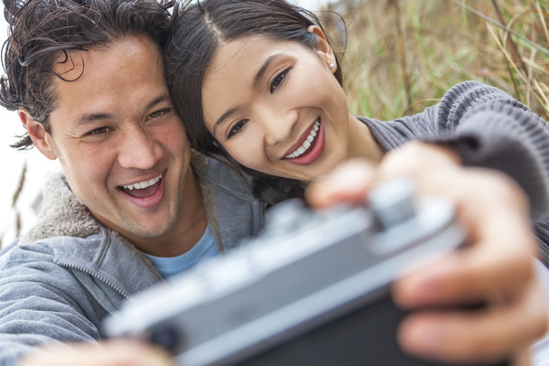 Asian Couple Taking Selfie Photograph - Valokuva, kuva