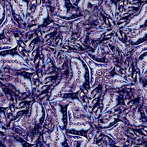 Indigo μπλε μπλοκ εκτύπωσης damask βαμμένο φόντο υφή. Απρόσκοπτη υφαντή ιαπωνική επανάληψη μπατίκ μοτίβο Swatch. Ρυτιδωτό ύφασμα από βαμβακερό ύφασμα με οργανικό αποτύπωμα. Ασιατική σε όλο το κιμονό ύφασμα.  - Φωτογραφία, εικόνα