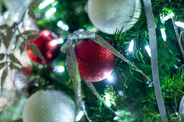 Portare dettaglio per l'albero di Natale, dettaglio palla di Natale - Foto, immagini