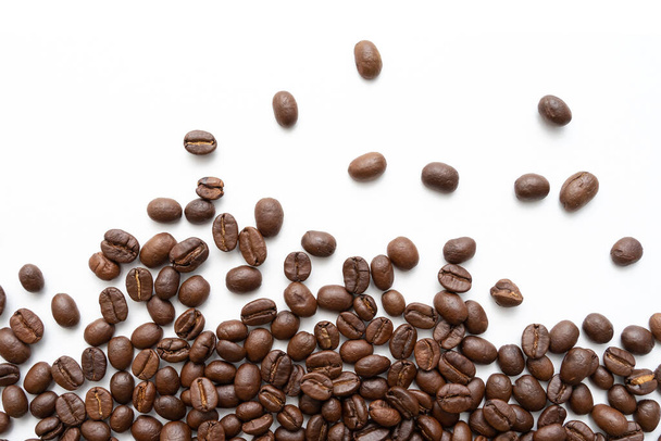Coffee beans isolated on white background. close up. - Foto, Bild