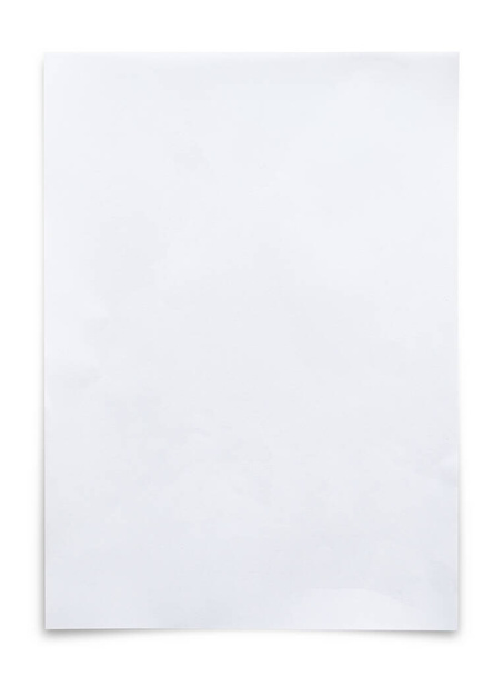 Λευκό φύλλο χαρτιού που απομονώνεται σε λευκό φόντο με διαδρομή αποκοπής. - Φωτογραφία, εικόνα