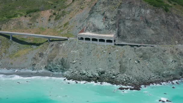 Natureza costeira californiana com o incrível oceano de cor turquesa. Aeronáutica 4K
 - Filmagem, Vídeo