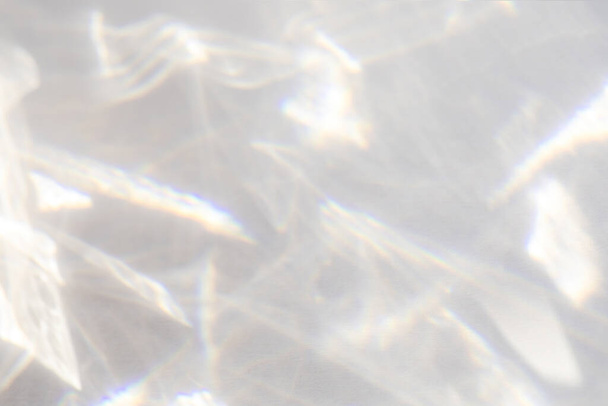 Vodní textura překrytí efekt pro fotografie a makety. Organické kapka diagonální stín a lehký žíravý efekt na bílou stěnu. Stíny pro přirozené světelné efekty - Fotografie, Obrázek