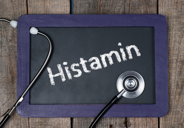 дошці з слово histamin і стетоскоп - Фото, зображення