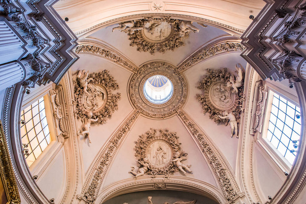 ŘÍM, ITÁLIE, 18. června 2015: interiéry a architektonické detaily archbaziliky sv. Jana Laterána, 18. června 2015, v Římě, Itálie - Fotografie, Obrázek