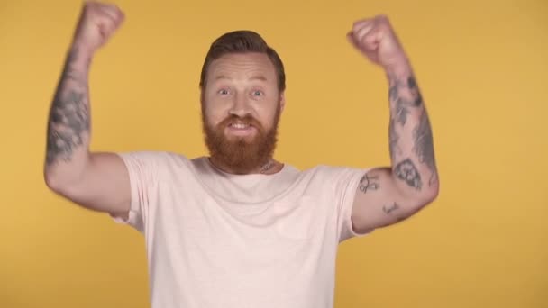 Bearded man showing sucess emotion and gesture. Slowmotion. - Materiał filmowy, wideo