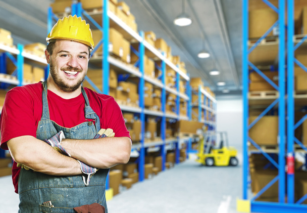 Smiling worker in warehouse - Foto, imagen