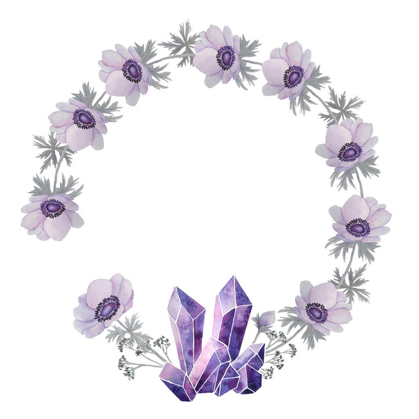 Acuarela dibujado a mano círculo redondo marco ilustración de violeta púrpura cristales de piedras preciosas de color lavanda minerales semipreciosos con flores anémonas y hojas grises. Concepto de brujería oculta. Boho.
 - Foto, Imagen