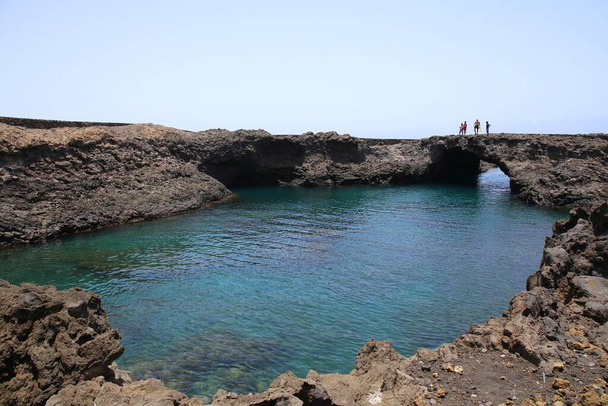 Hermosa bahía en Salinas, Sao Felipe, Isla Fogo, Cabo Verde
 - Foto, imagen