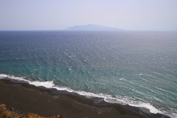 Вид на острів Брава з Сан - Феліпе (Кабо - Верде). - Фото, зображення