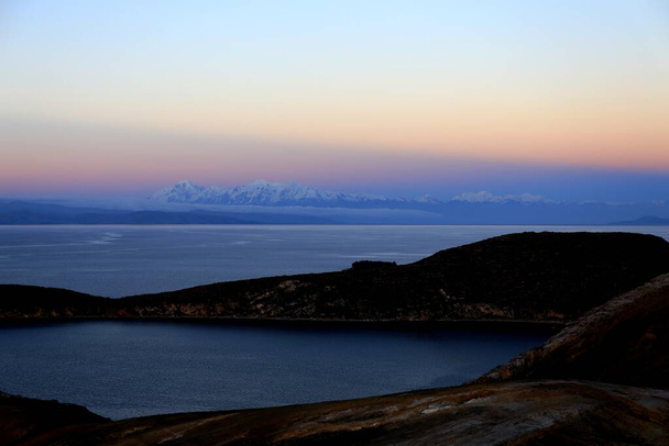 Живописные виды на озеро Титикака, остров Соль, Боливия - Фото, изображение