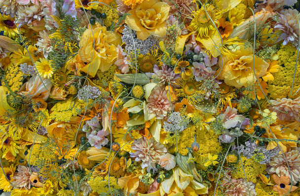 yellow different flowers on the table - Φωτογραφία, εικόνα