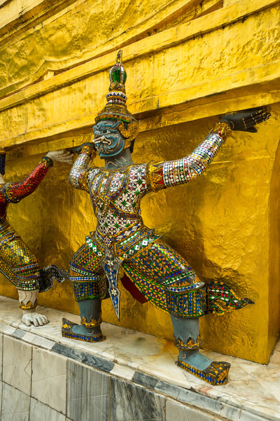 Wat Phra Kaeo, Templo da Esmeralda Buda e a casa do rei tailandês. Wat Phra Kaeo é um dos locais turísticos mais famosos de Bangkok e foi construído em 1782 em Bangkok, Tailândia
. - Foto, Imagem