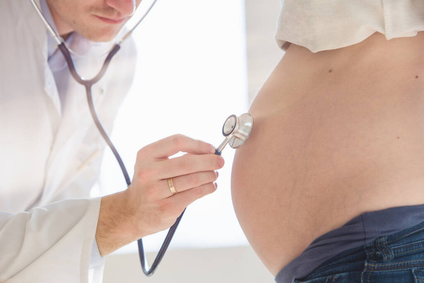 Healthcare, medical: Doctor examining a pregnant woman - Fotoğraf, Görsel