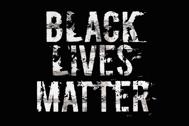 Die Inschrift Black lives matter auf der Ziegelwand - Foto, Bild