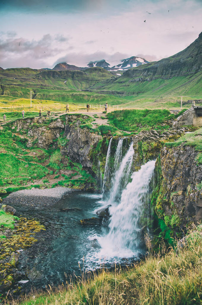 Kirkjufellfoss в похмурий день, Ісландія. - Фото, зображення