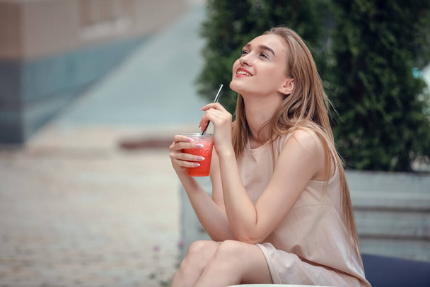 Outdoor fashion beauty portrait of glamour elegant lady, amazing long hairs, drinking tasty cold cocktails, city cafe terrace, travel, joy, relax. quench your thirst in hot summer - Φωτογραφία, εικόνα