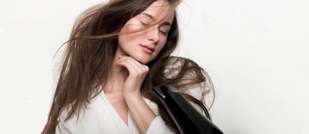 Haartrockner Modell Frau weiß Hintergrund Friseursalon Haar - Foto, Bild