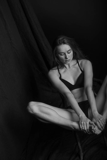 sexy vrouw schoonheid jong erotisch lichaam naakt model ondergoed mode  - Foto, afbeelding