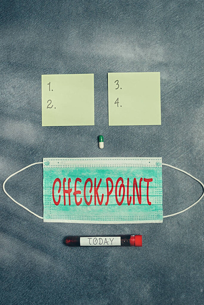 Konzeptuelle Handschrift, die Checkpoint zeigt. Business Foto Text bemannten Eingang, wo Reisende unterliegen Sicherheits-Checks Set von medizinischen Geräten zur Beurteilung des Gesundheitszustandes. - Foto, Bild