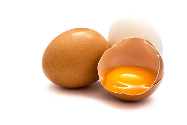 Rohe Eier isoliert auf weißem Hintergrund - Foto, Bild