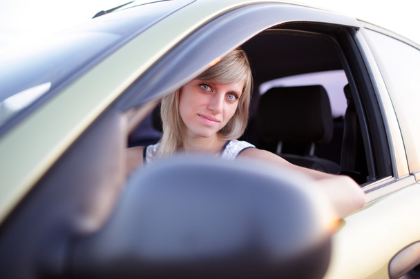 Woman driving - Foto, Bild