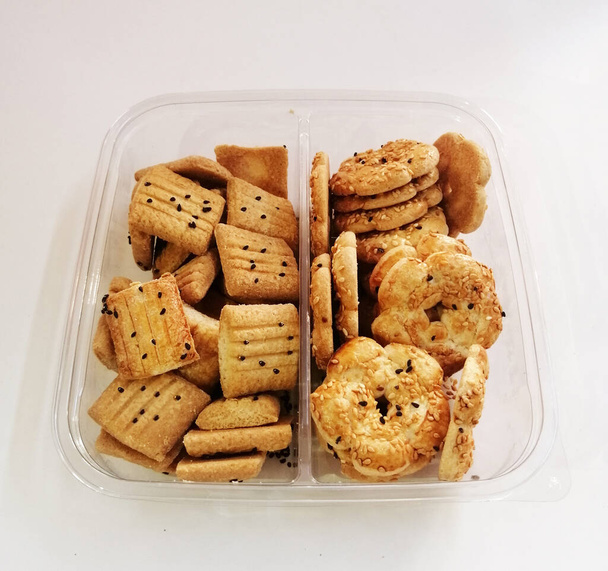 Biscoitos salgados com sementes de gergelim
 - Foto, Imagem