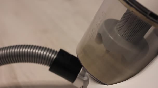 Staub in der Flasche eines funktionierenden Zyklon-Staubsaugers. HD-Video, 25 FPS - Filmmaterial, Video
