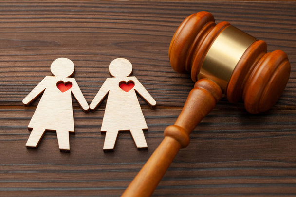 Judge gavel and figure of two lesbian girls holding hands - Foto, Imagen
