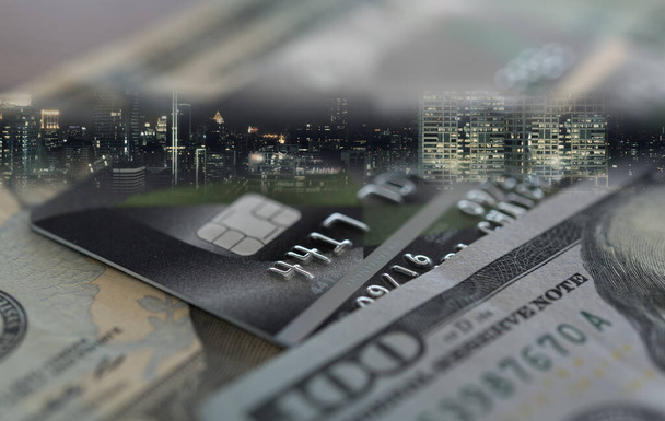 Financiën, Geld, Bankieren. Creditcard, geld met zakelijke stad achtergrond. - Foto, afbeelding