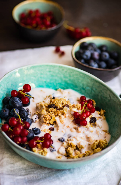 Breakfast food concept with cereals, yogurt and berries on concrete background with copy space - Foto, Imagem