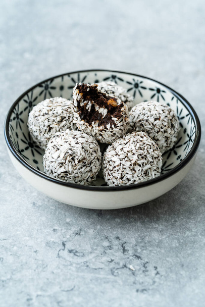 Healthy Organic Snacks Collagen Chocolate Cocoa Balls with Coconut Powder / Gluten Free for Paleo Diet. Ready to Eat. - Foto, Imagem
