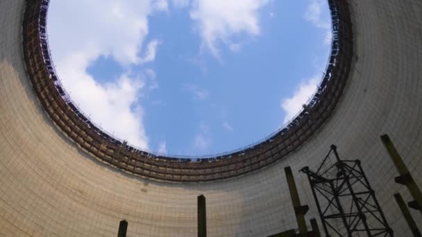 Wieża chłodnicza elektrowni jądrowej w Czarnobylu - Materiał filmowy, wideo