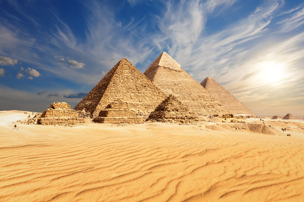 Grandes pyramides d'Egypte, vue magnifique sur le désert, Gizeh - Photo, image
