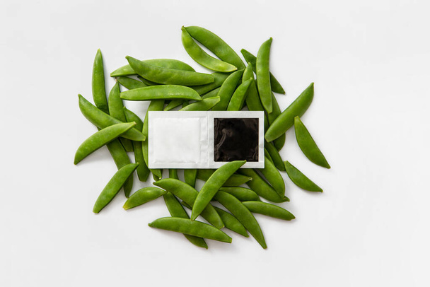 salt and pepper take away bags with beans - Foto, immagini