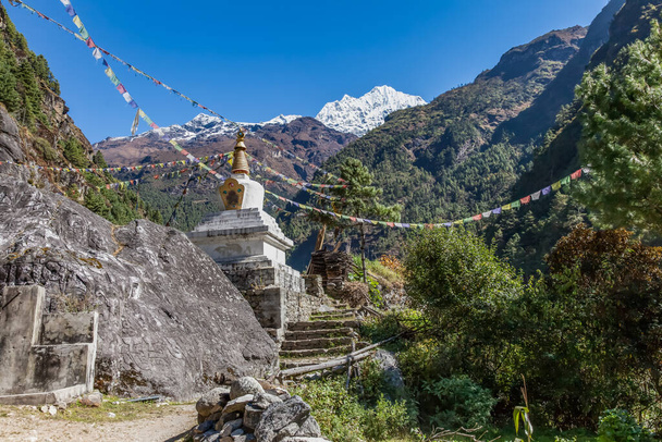 Trekking around the mountains of the Everest Foothills Sagamatha National park Nepal - Φωτογραφία, εικόνα