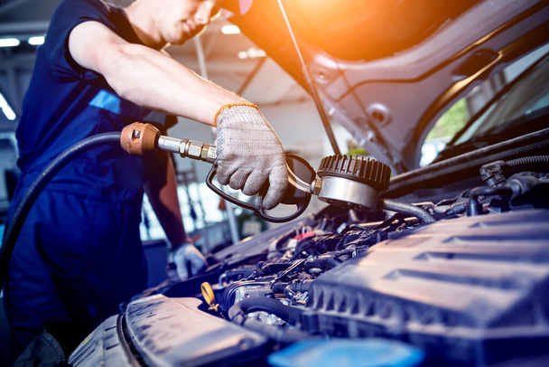 Car mechanic change engine oil. Car repair. Service station - Φωτογραφία, εικόνα