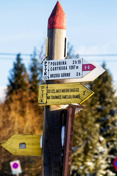Вывеска в польских горах Бещады. Национальный парк, Карпаты, Польша - Фото, изображение