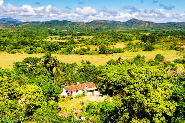 Valley de los Ingenios - Sugar Mill Valley, UNESO World Heritage Site in Trinidad, Cuba. Beroemde toeristische bestemming. - Foto, afbeelding