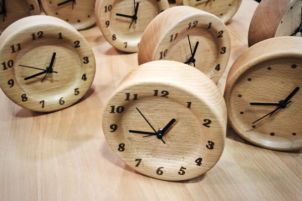 Horloges en bois
 - Photo, image