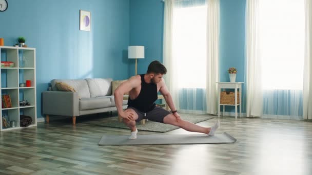 Strong Athlete is Warming Up In the Morning - Materiał filmowy, wideo