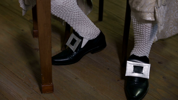 Zapatos del siglo XIX
 - Metraje, vídeo