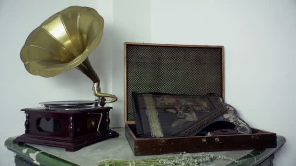Start eines alten Grammophons - Filmmaterial, Video