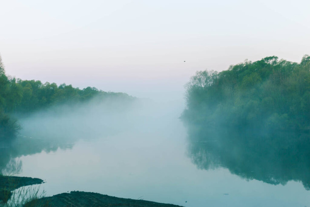 fog early in the morning over the river - Fotoğraf, Görsel