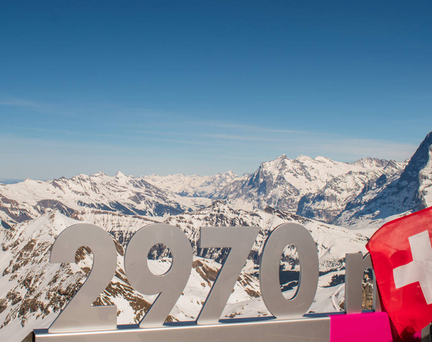 İsviçre 'de karla kaplı dağlar. Jungfrau bölgesinde çekildi, Murren, İsviçre - Fotoğraf, Görsel