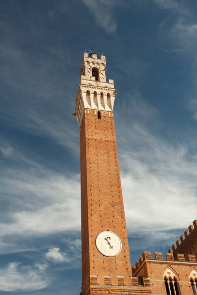 Siena, Italy - 12/09/2013: Siena main square with tower Torre del Mangia - Foto, Imagem