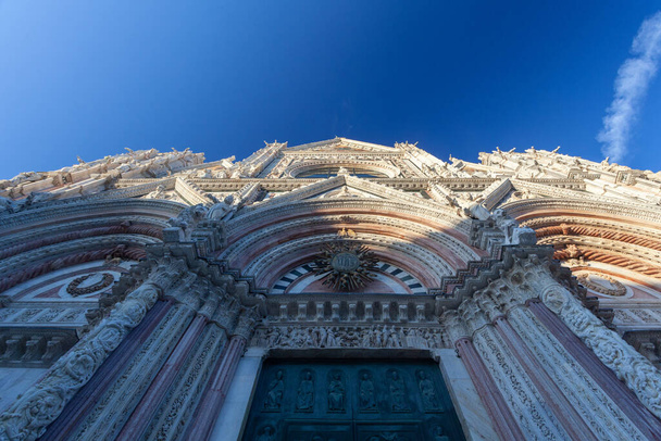 Siena, Italia - 12 / 09 / 2013: Catedral de Santa María de la Asunción Duomo di Siena
 - Foto, imagen