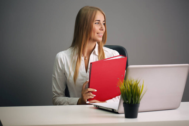 Modern business woman in the office blonde - Фото, зображення